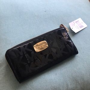 NWT Michae Kors Jet Set wallet